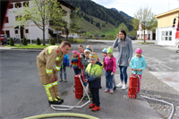 Kindergarten+Rauris+-+Besuch+bei+der+Feuerwehr+%5b011%5d